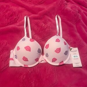NWT Juicy Couture Kiss Lips Print Pastel Baby Pink Bra
